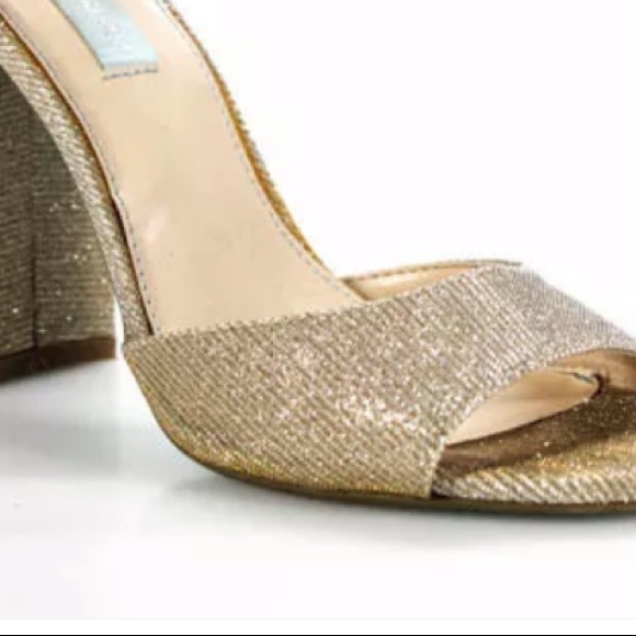 BETSEY JOHNSON GOLD OPEN TOE HEELS SIZE 8 - Picture 6 of 7